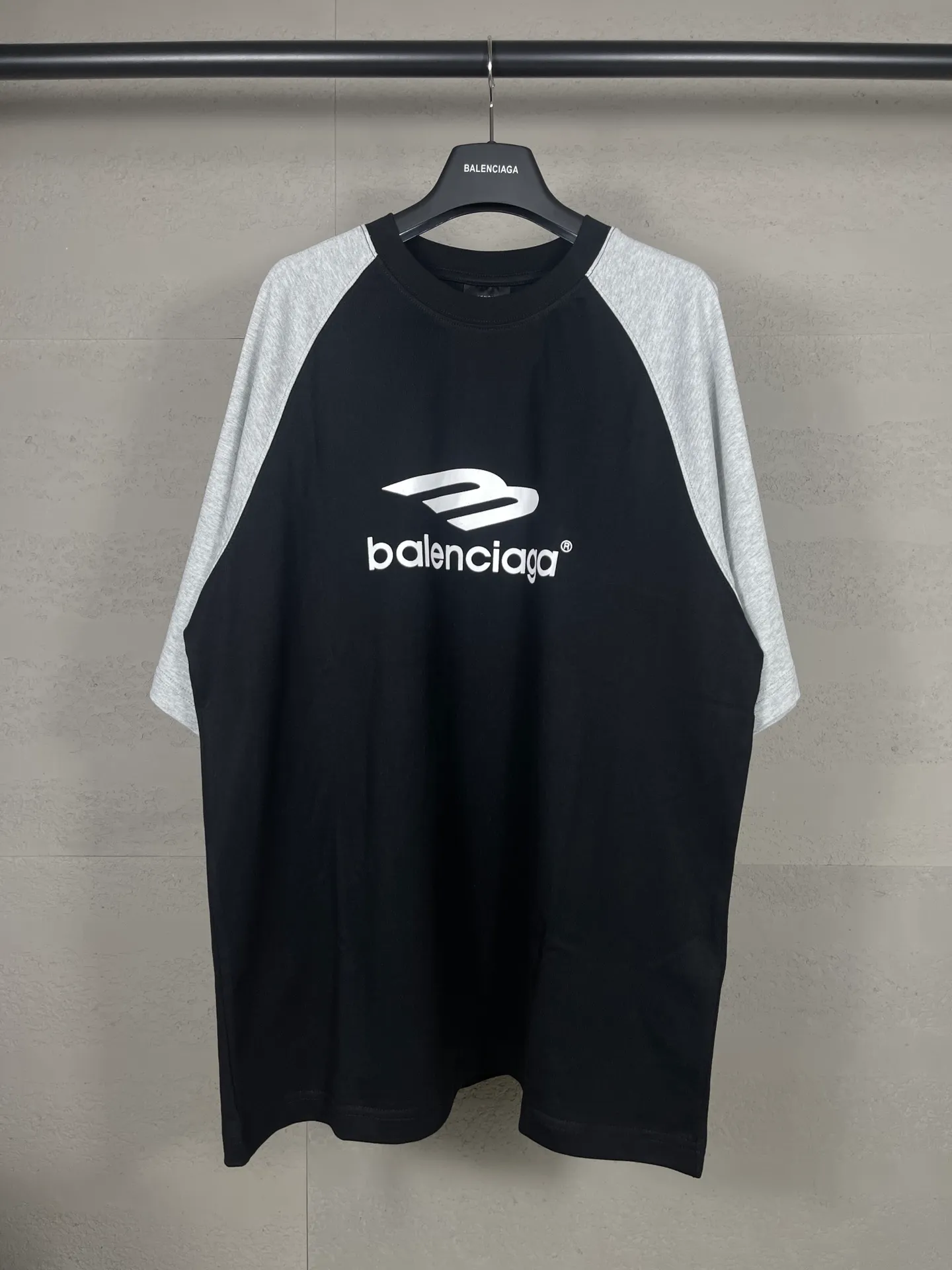 【 . Quality】BALENCI*GA/ #2024New Arrival 3m Classic LOGO New Arrival T 。#2024 ZP 、 260 ， . ， 。 。Classic LOGO 。 ， 。 , OS . Same Style ：BL 223351 ：Black. Size：XS L
